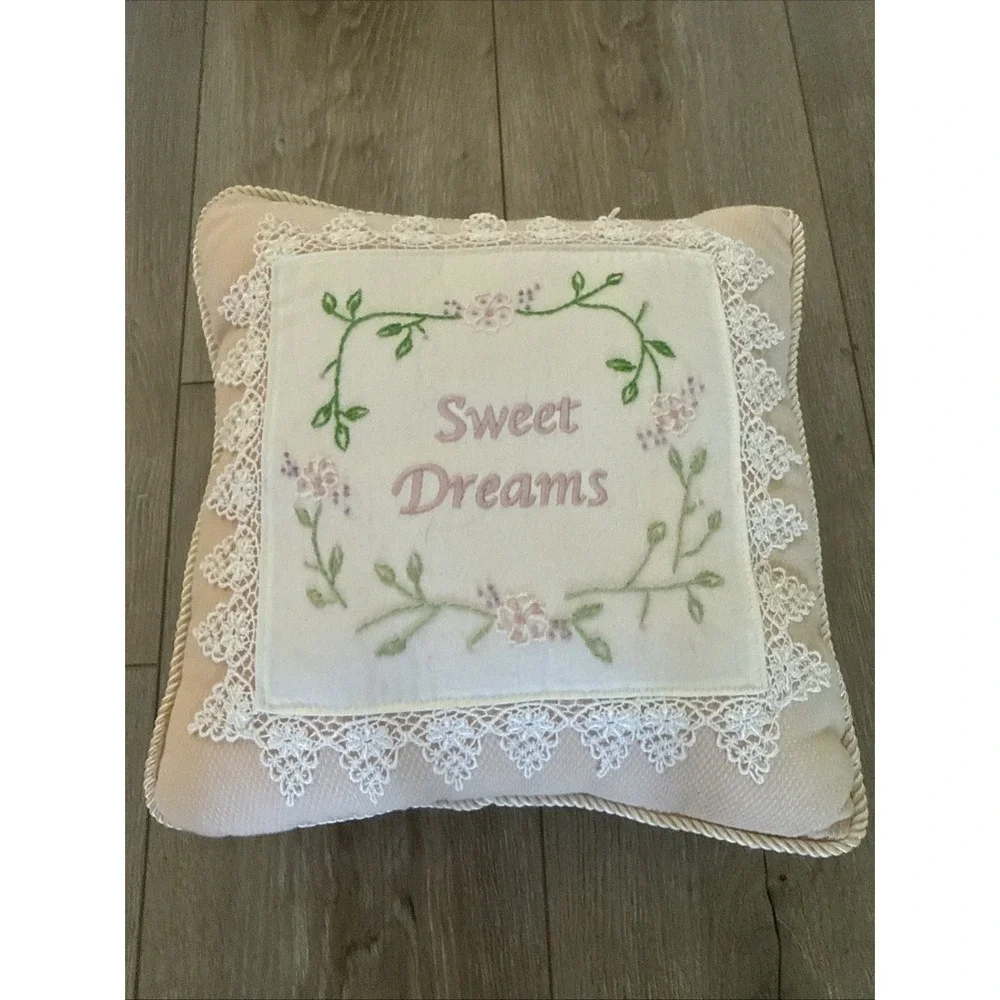 Vintage Sweet Dreams Applied Embroidery‎ Flower Throw Pillow with Edging